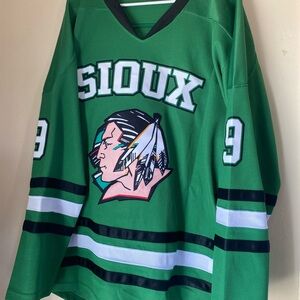 embroidered Jonathan Toews north dakota sioux  college hockey jersey fight strap